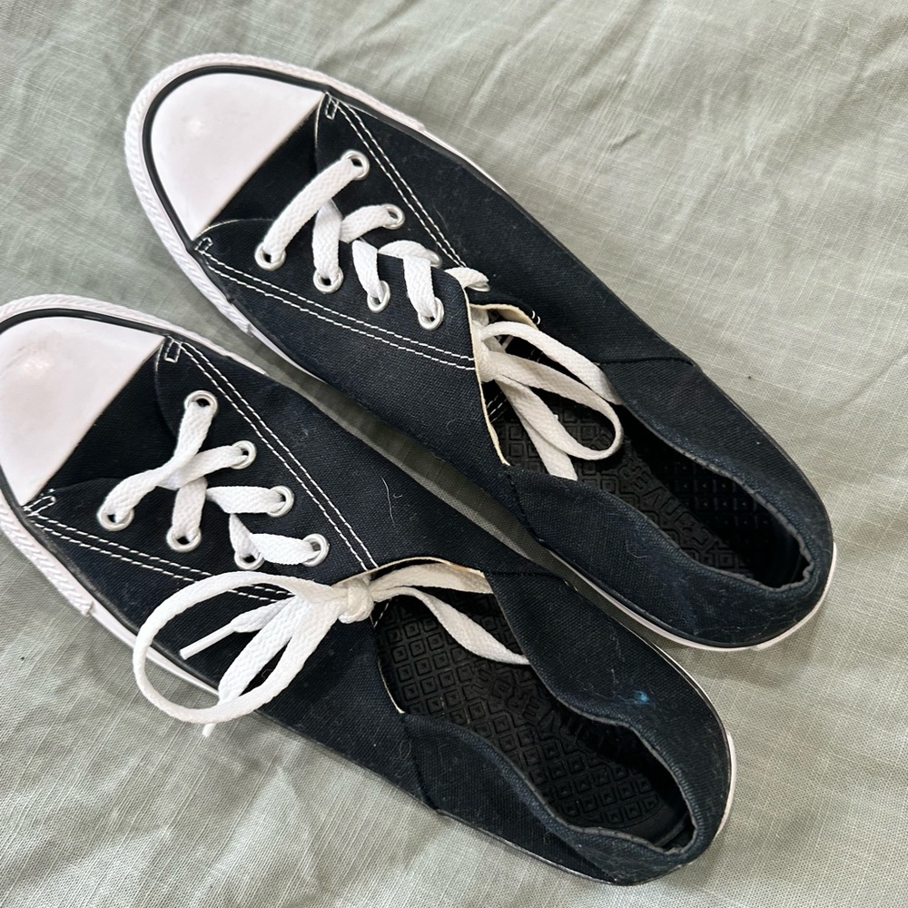 Size 9 never worn converse with rubber inside